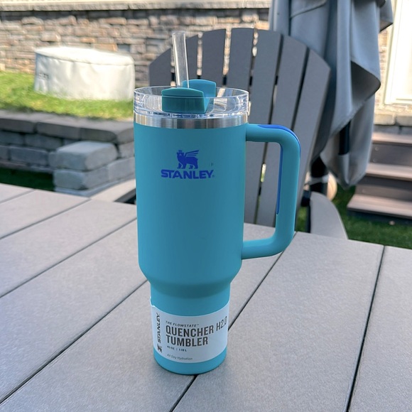 NWT Stanley 40 oz Stainless Steel H2.0 FlowState Quencher Tumbler in Aqua